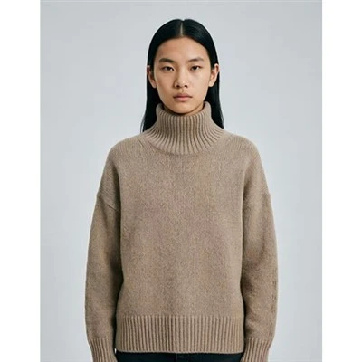 Rasa Kasmir Camel Turtleneck Kotak