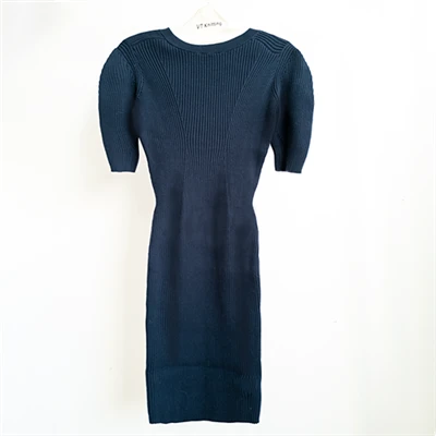 Women's သိုးမွှေးဆင်စက်များသည် Scalloped Edge နှင့်အတူရှိပါသလား။