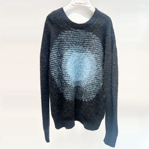Sweater lelaki muda